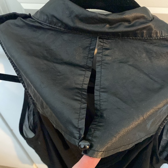 GLAM DOLLZ | Sleeveless, collared, black top |Women Size Small. - Picture 4 of 8